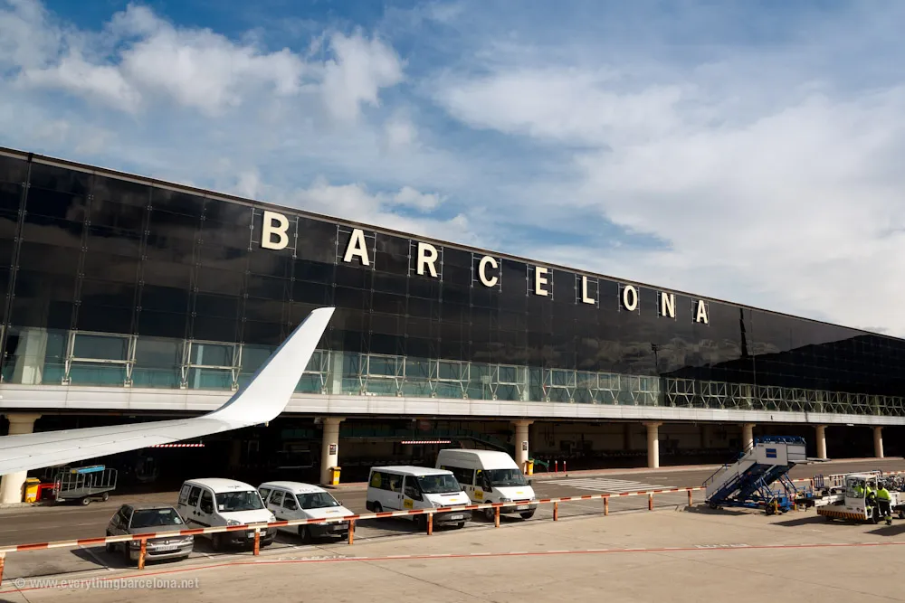 Airport Barcelona El Prat Airport — exterior view