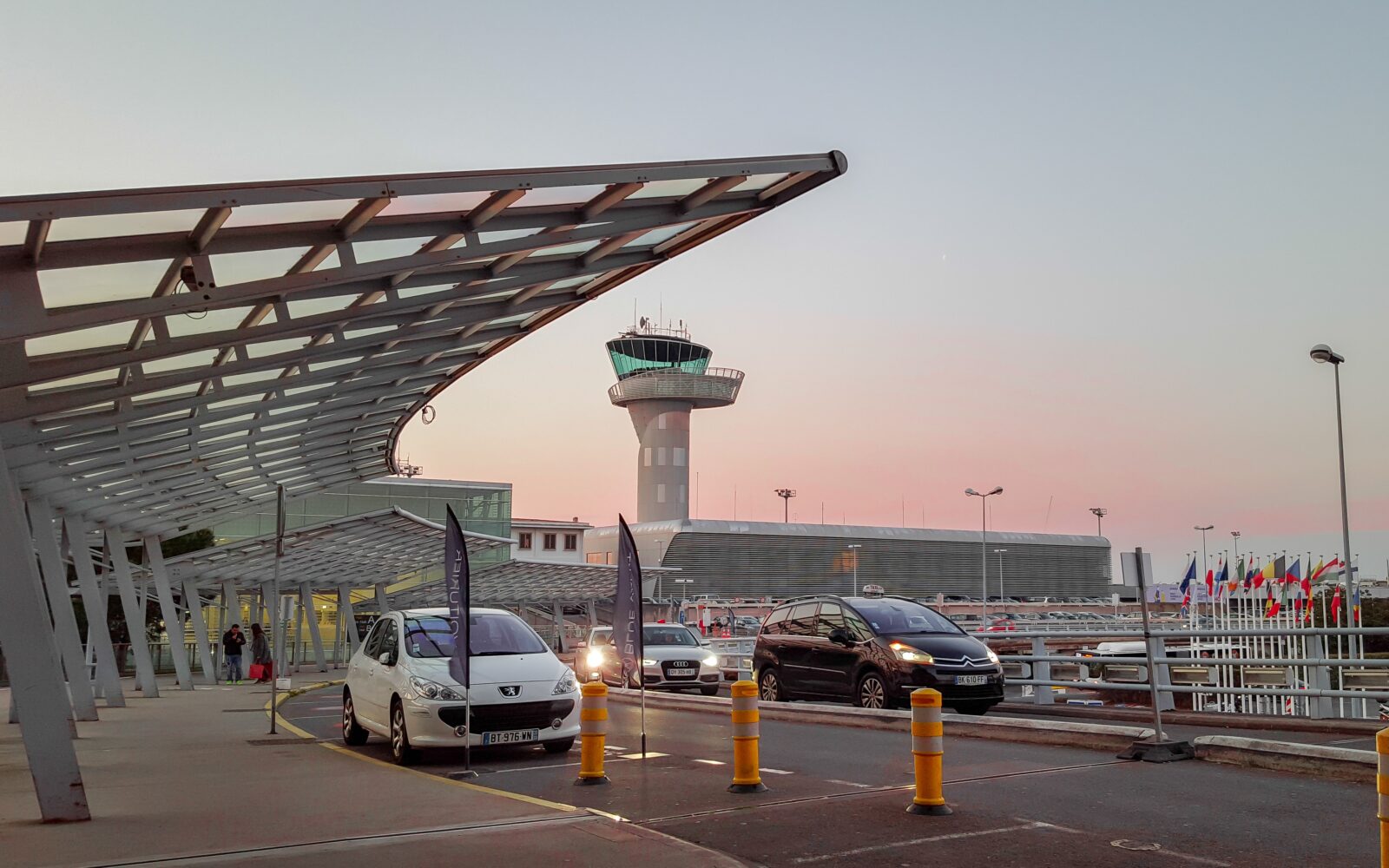Airport Bordeaux Airport — exterior view