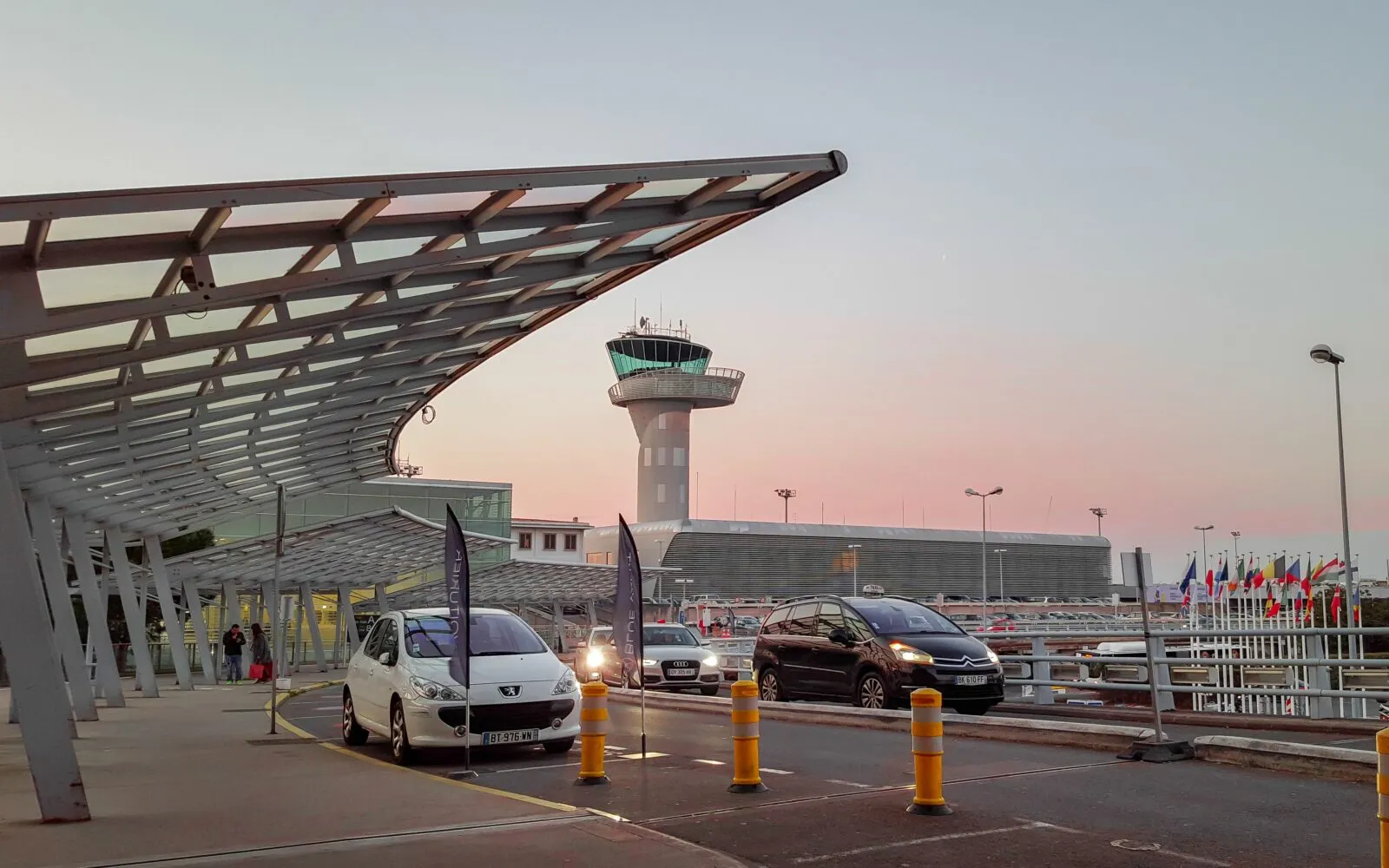 Airport Bordeaux Airport — exterior view