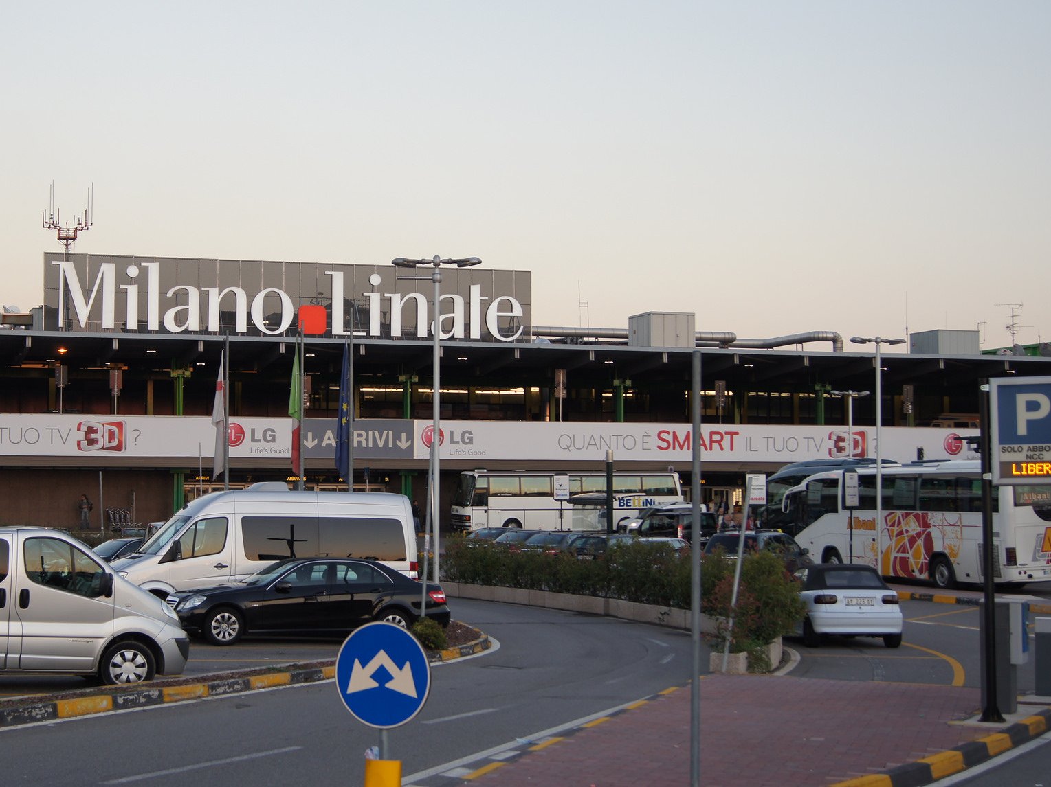 Airport Milan Linate Airport — exterior view