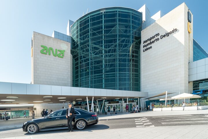 Airport Lisbon Airport — exterior view