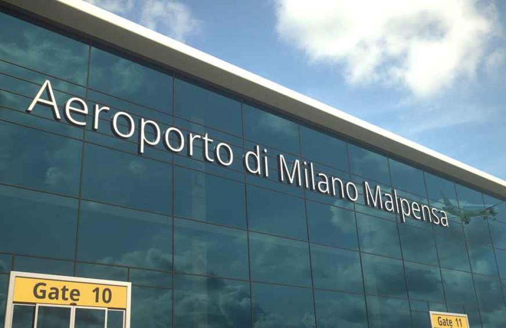 Airport Milan Malpensa Airport — exterior view