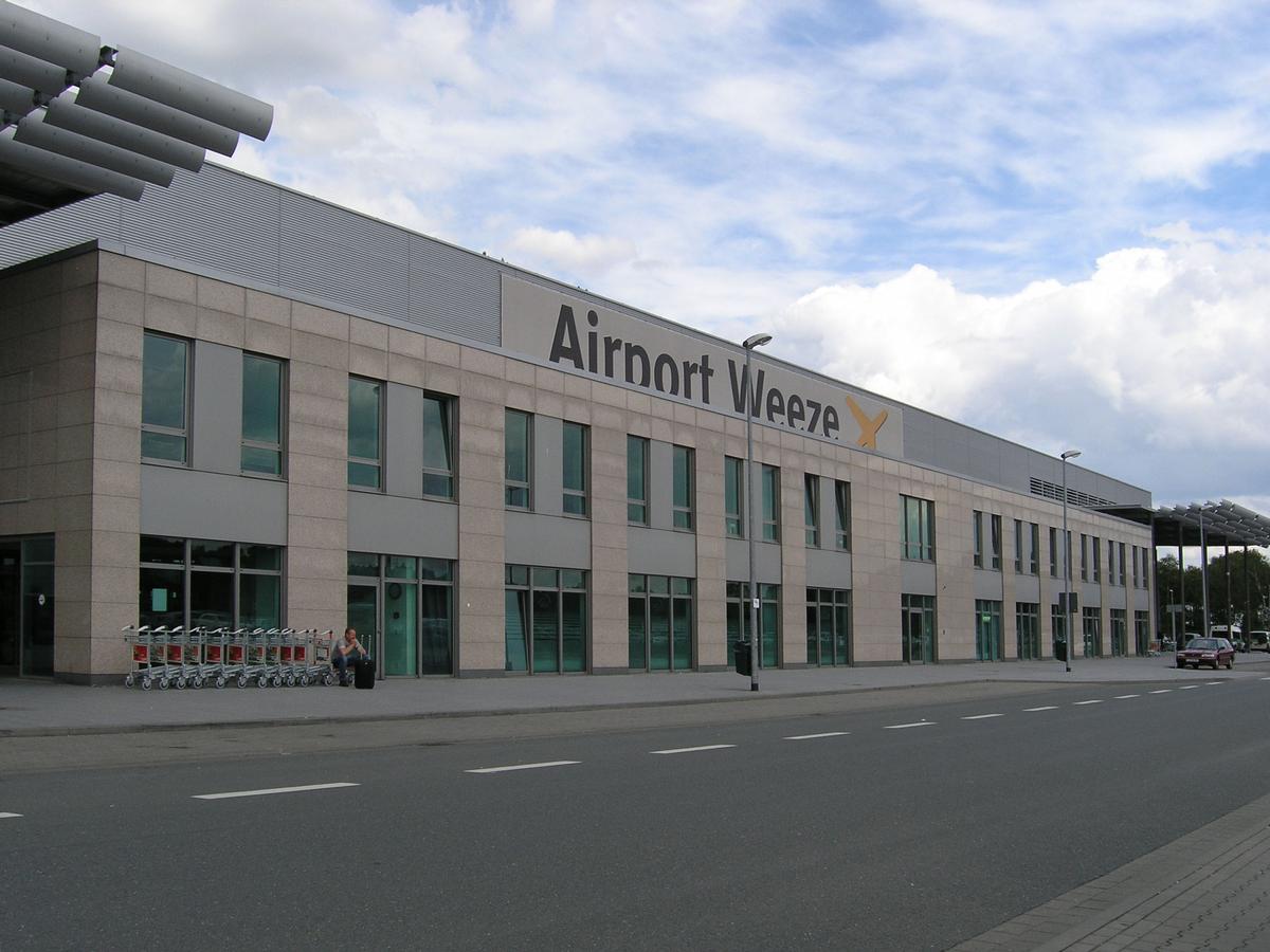 Airport Weeze Airport — exterior view
