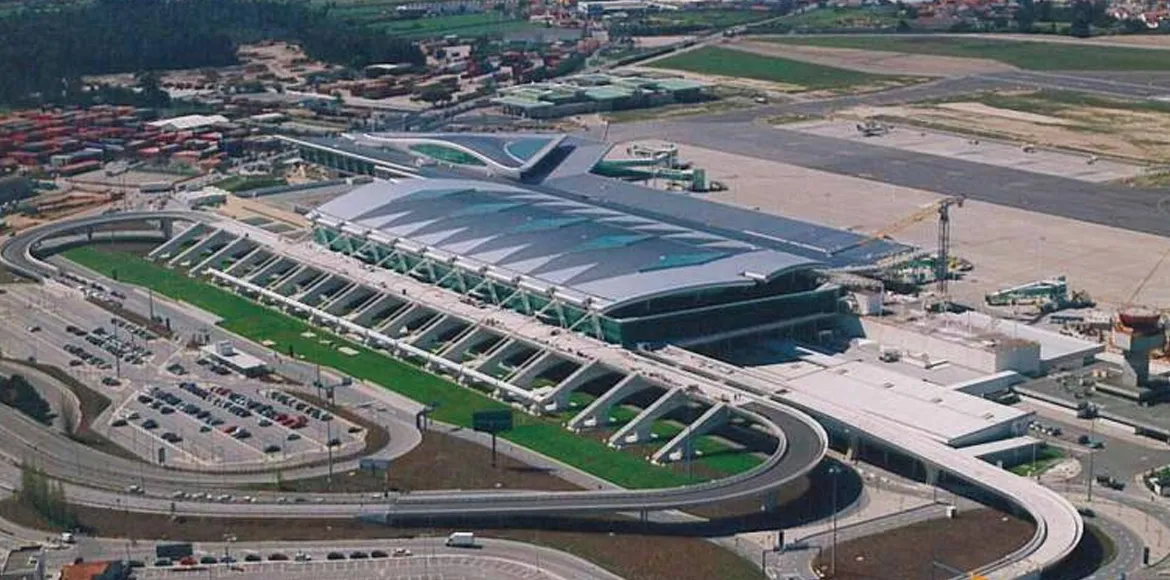 Airport Porto Airport — exterior view