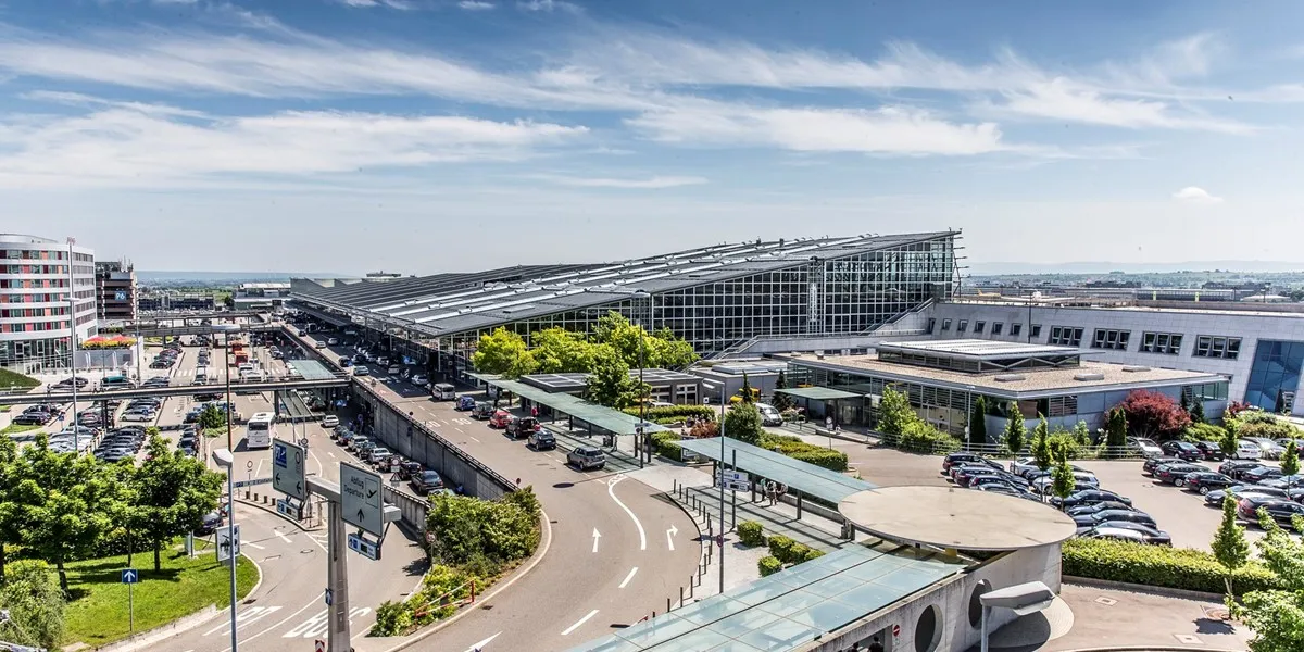 Airport Stuttgart Airport — exterior view