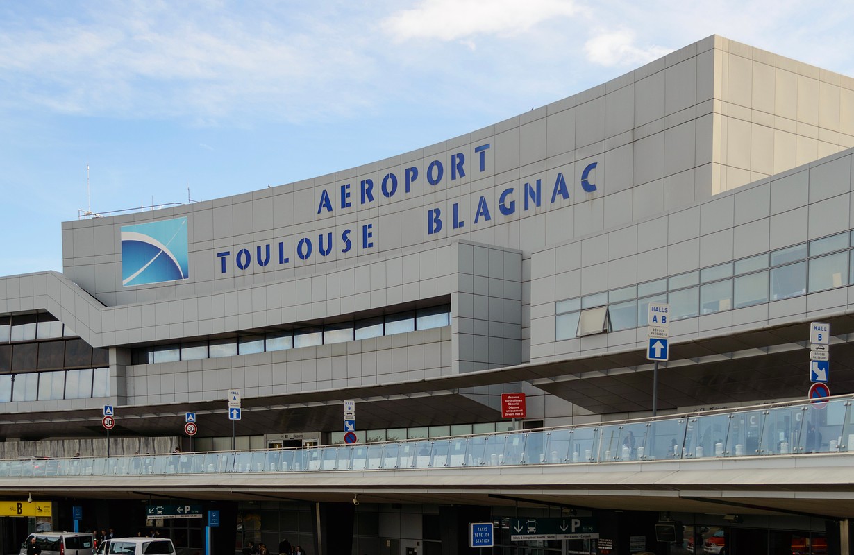 Airport Toulouse Blagnac Airport — exterior view
